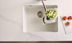 5131_Calacatta_Nuvo_Under_TS_strawberries -LR